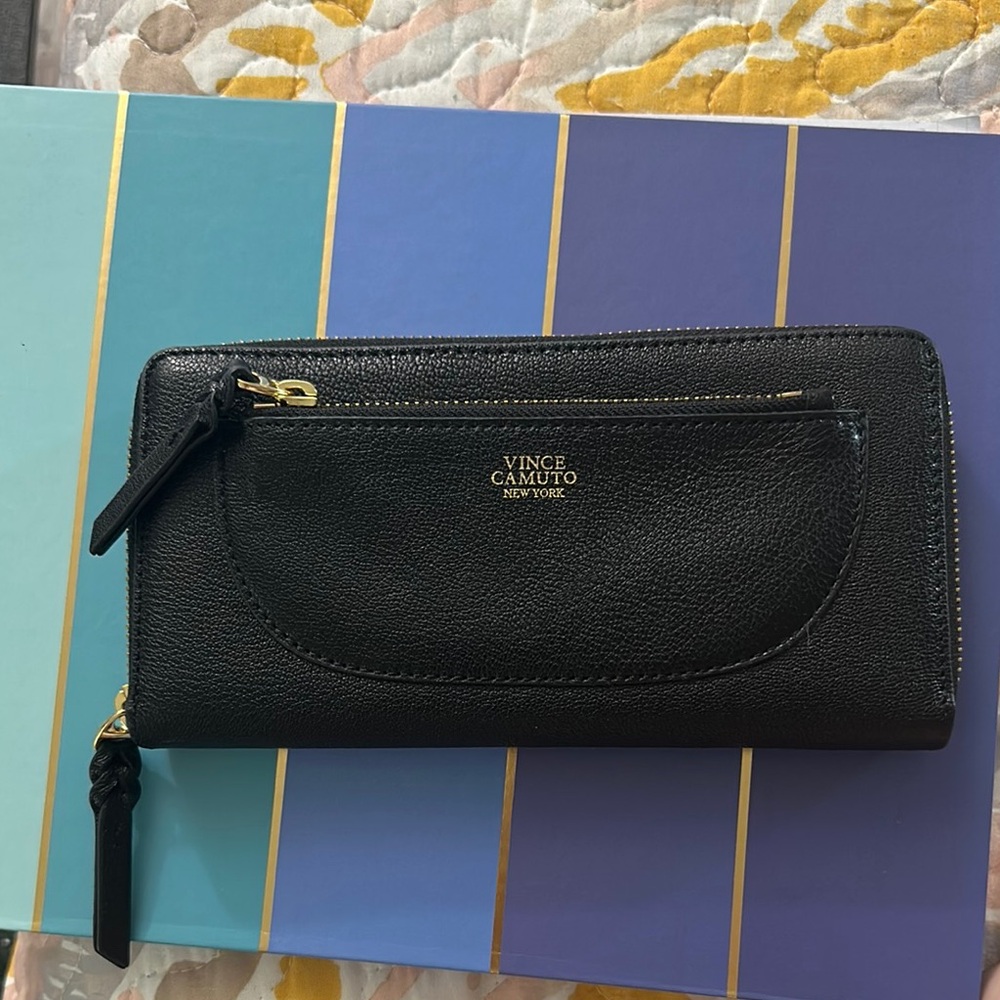 EUC Vince Camuto Black Textured Wallet